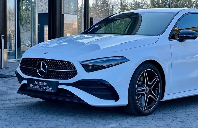Mercedes-Benz Klasa A cena 185900 przebieg: 5000, rok produkcji 2023 z Warszawa małe 172